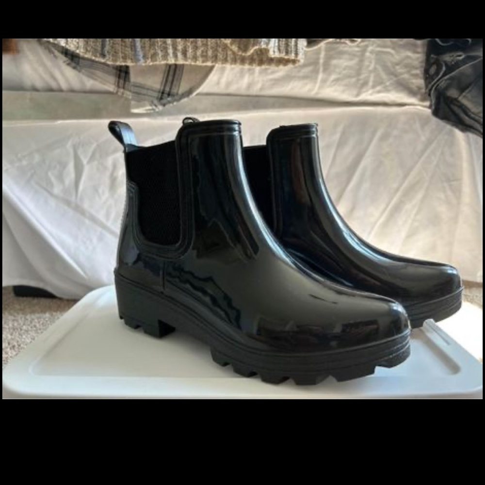 Black water resistant boots